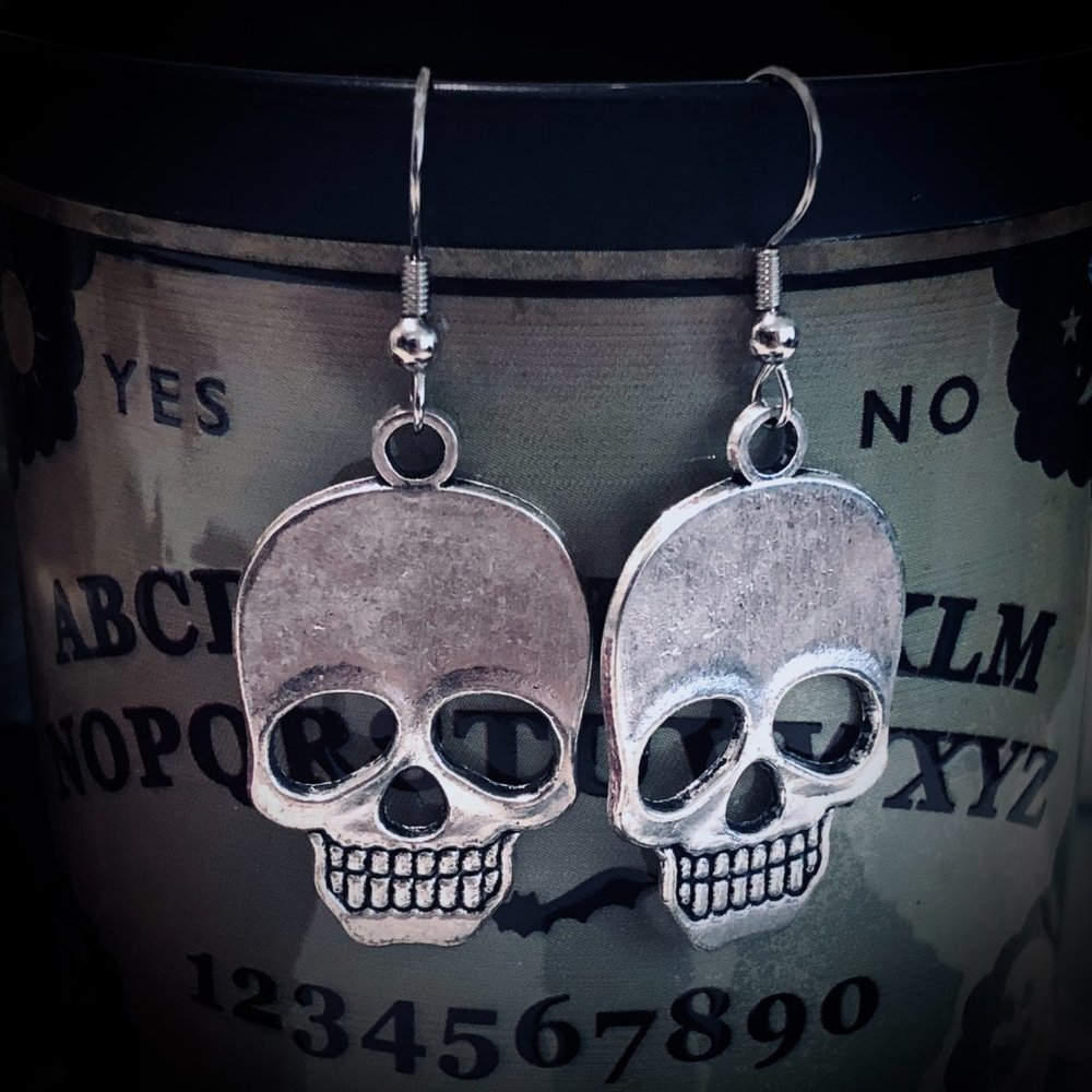 💍2/$20! Handmade Antique Silver Skull Earrings 🎃 - Picture 5 of 5